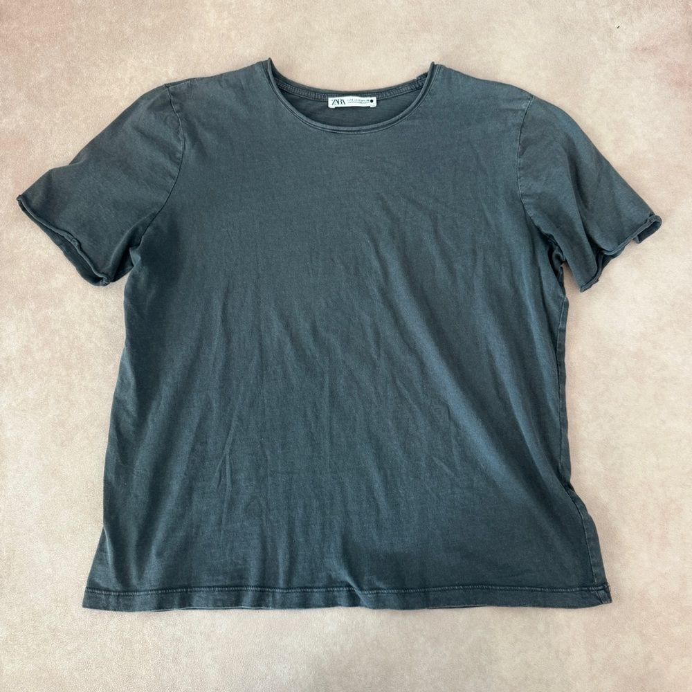 Zara Gray T-Shirt • size large
